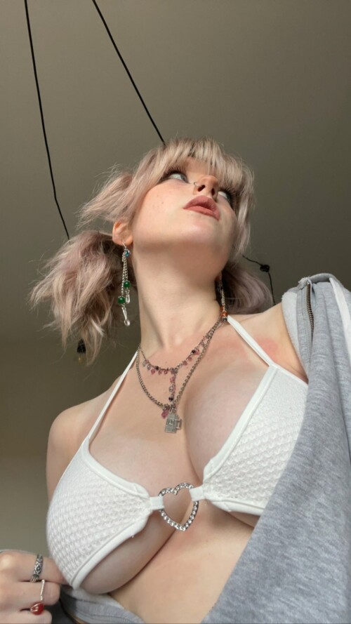 00001imgc2f7a918580370a0