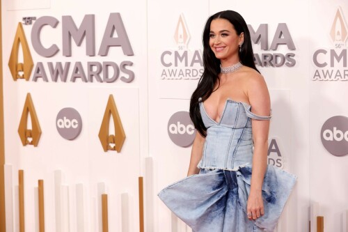 000697f775d33333d8da