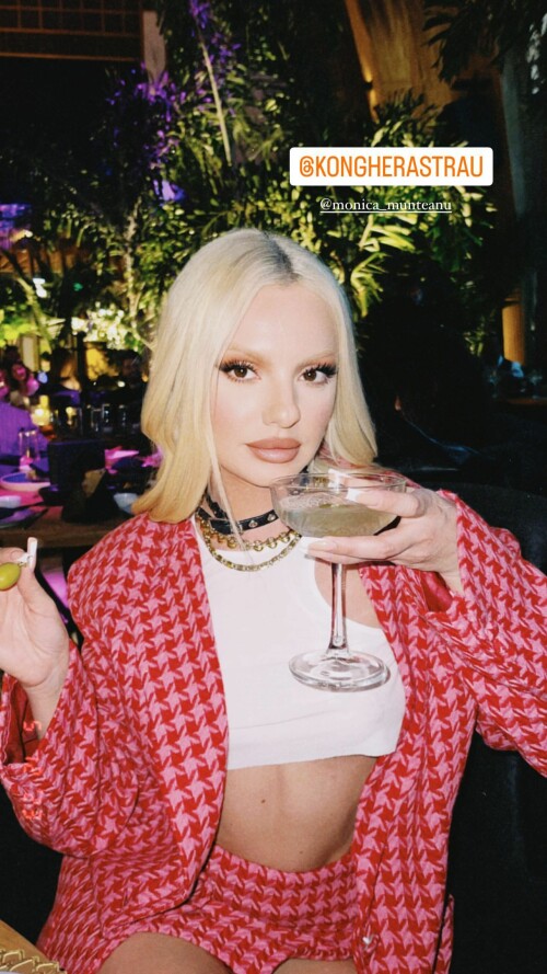 006B87E3 A418 4252 9737 95E7819AF7AA