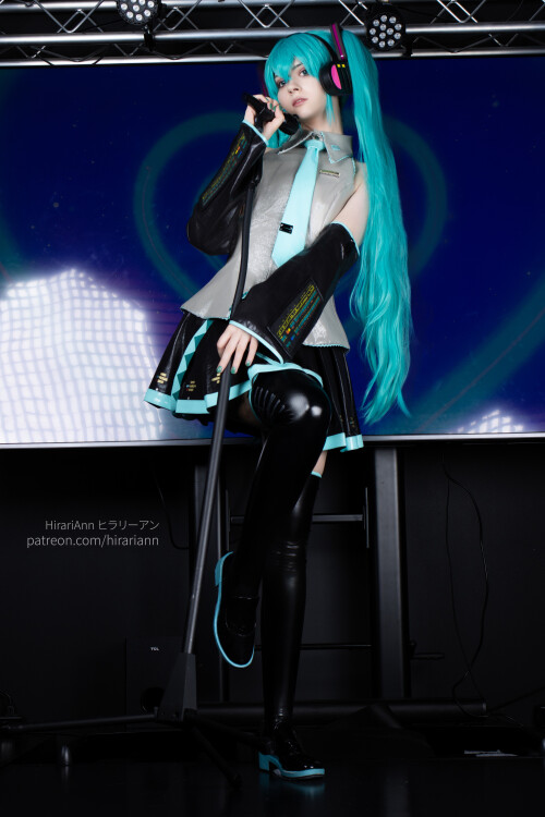 008_hatsune_miku_2024_hirariann_8f8a9de3cf1f2a575.jpeg