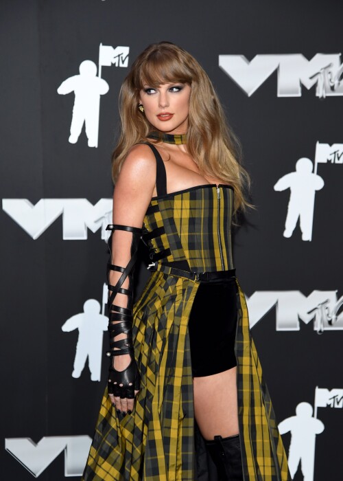 ELMONT, NEW YORK - SEPTEMBER 11: Taylor Swift attends the 2024 MTV Video Music Awards at UBS Arena on September 11, 2024 in Elmont, New York. (Photo by Noam Galai/Getty Images for MTV) ORG XMIT: 776194876 ORIG FILE ID: 2171410829