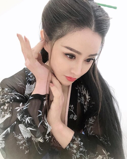 01051 2af3b29c13374eb93