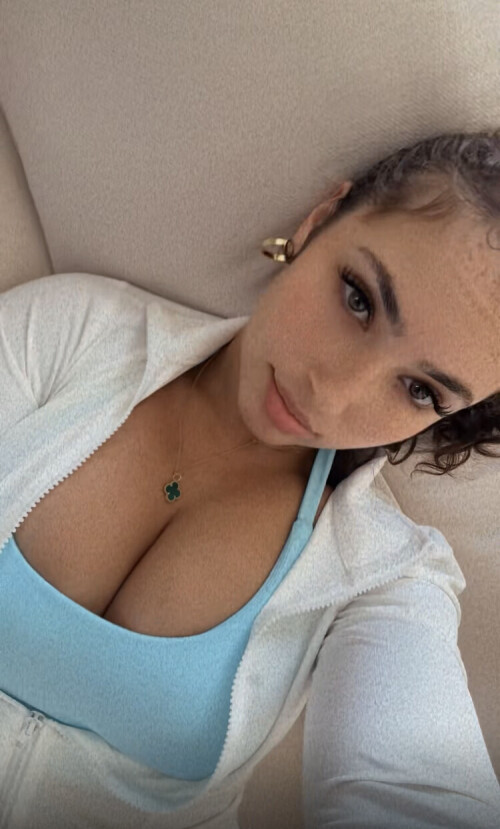 016D6AFF 1D27 4517 BCB5 AA1C4936638590c4b5a4e94461fb