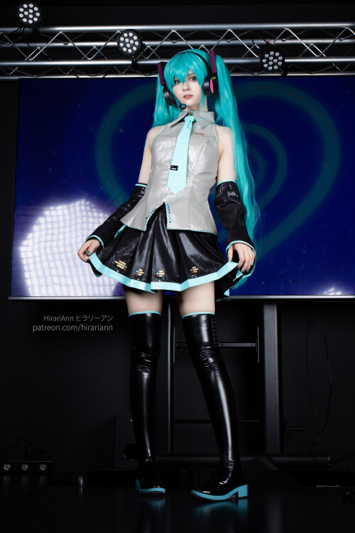 018_hatsune_miku_2024_hirariann_187e622efb2c3ea334.jpeg