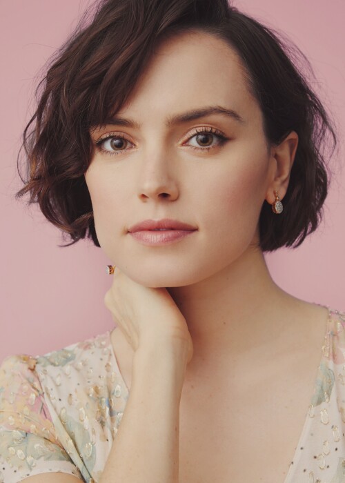 01 4c6ad38c 172c 4900 9ade 15d6bce3bad1 1 190626 bustle daisyridley 114387009bfa218e1