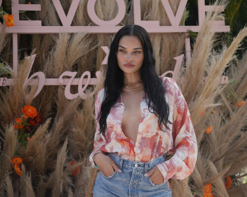 01 12 5bf73de6f3d5749a