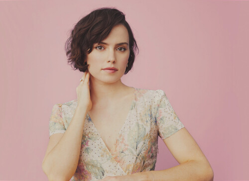 01 a8bcad3f f90d 4eb1 afbc e620dd85a5ee header 190626 bustle daisyridley 33 extended fullsizee30636c