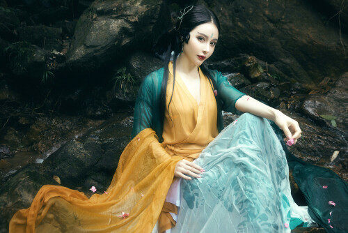 04502 4c9ed8657154c610a