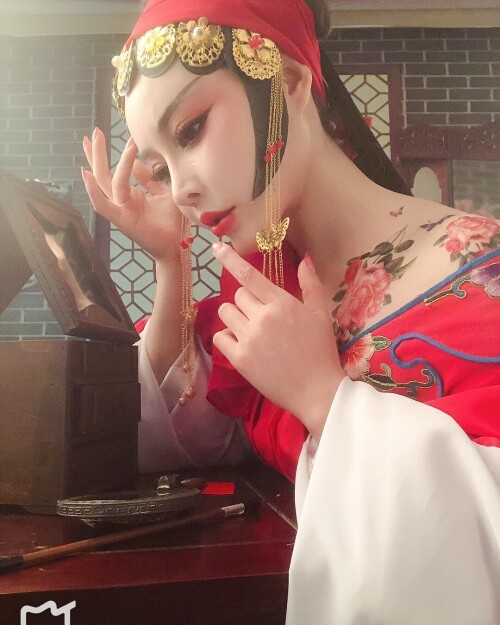 04513 4b19feab6f2b8d6b6