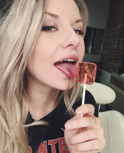 045600F7 4DD4 49FE B92C FB9481BB957B