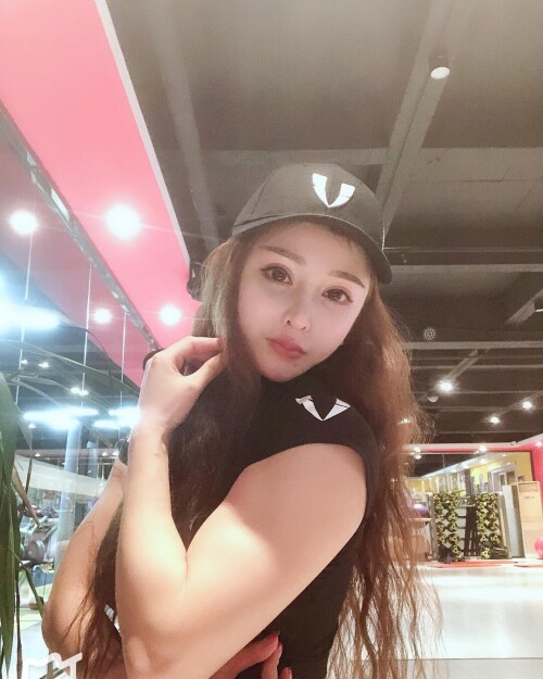 05103 702e9b9e65a8b93e8