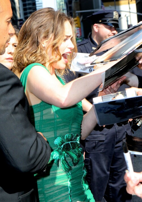 0523 lateshow outside 058