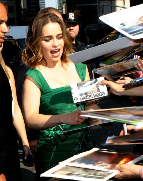 0523 lateshow outside 059