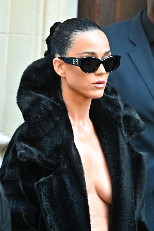 0626 PFW Balenciaga HQ 4 19339039a5191577