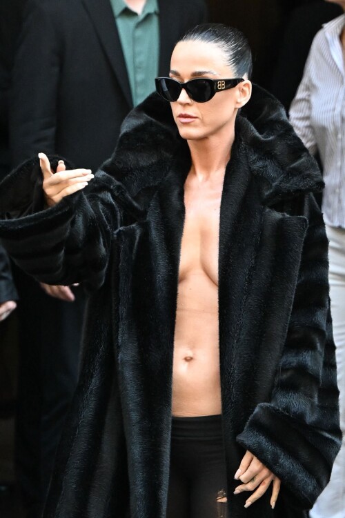 0626 PFW Balenciaga MQ 14 323f2b2c513035da