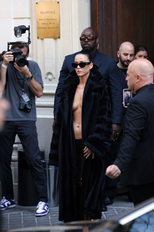 0626 PFW Balenciaga MQ 17 a5b9a052d8dcd7fc