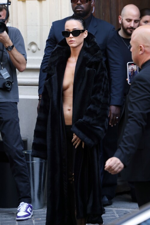 0626 PFW Balenciaga MQ 19 1723f69a957f2077