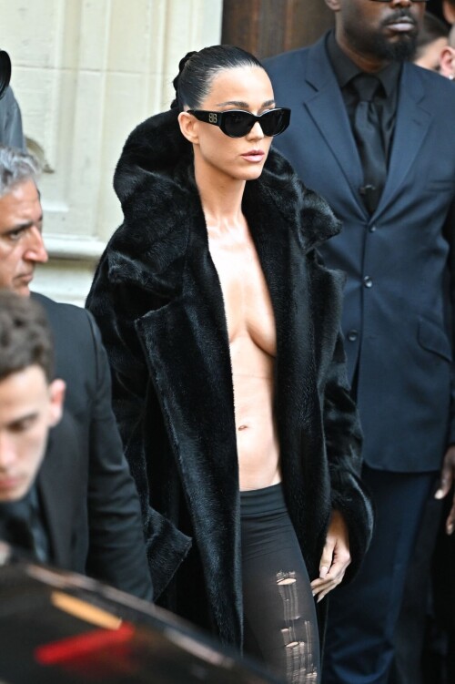 0626 PFW Balenciaga MQ 20 985aecd93cb197e2