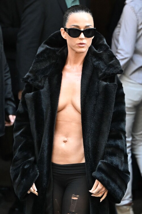 0626 PFW Balenciaga MQ 4 b9bd81255453b244