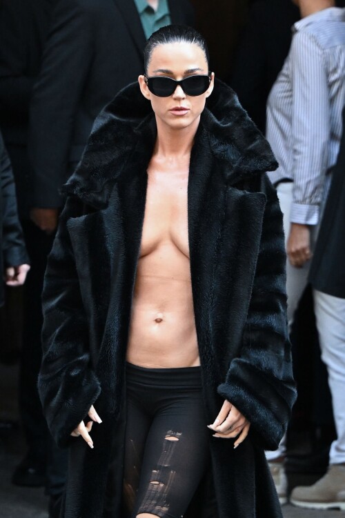 0626 PFW Balenciaga MQ 8 69405211072c9959