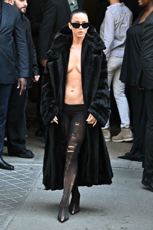 0626 PFW Balenciaga MQ 9 458b90aa63d0e1a3