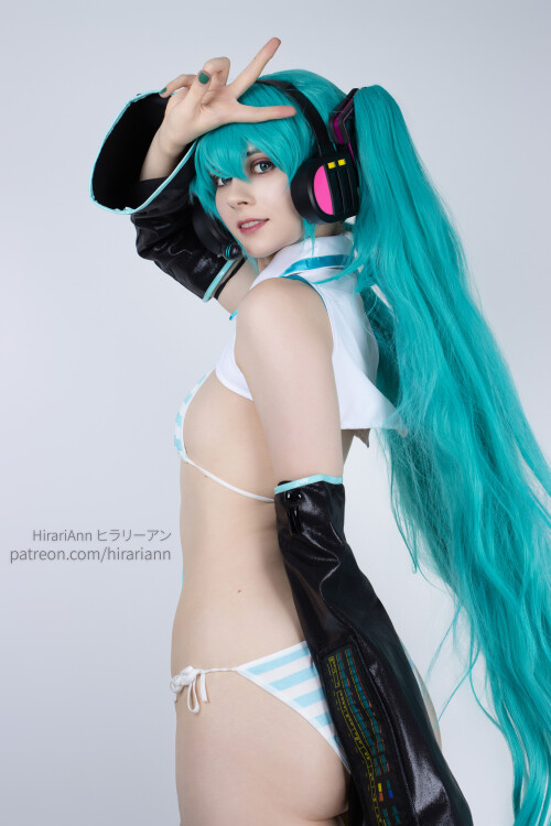 079_hatsune_miku_bikini_hirariann_16e9bcdd187e623c7b5283d3db71d8b73d.jpeg