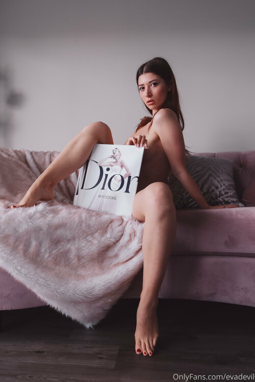 08 07 2020 Photos She wears Dior... Aren t you so very spoiled Show me your undying gratitude for my