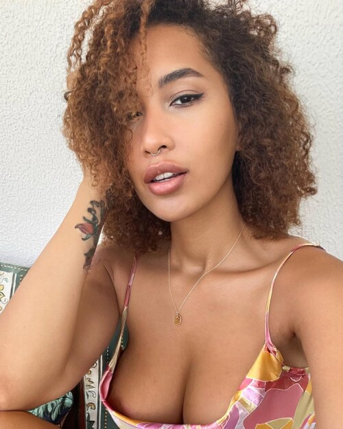 082323 hey.solange 31814120565469460436552910fc82a9046