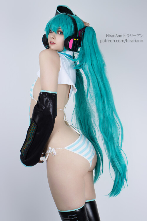 082_hatsune_miku_bikini_hirariann_19e2ec91f21b5afd8f.jpeg