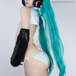 082_hatsune_miku_bikini_hirariann_19e2ec91f21b5afd8f