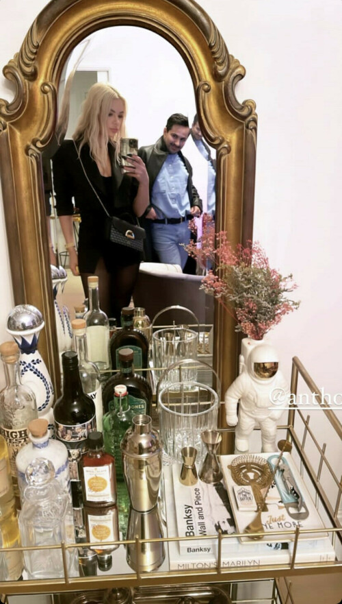 087249FF 95BC 4D8B 8F6C 54E910ABA16B