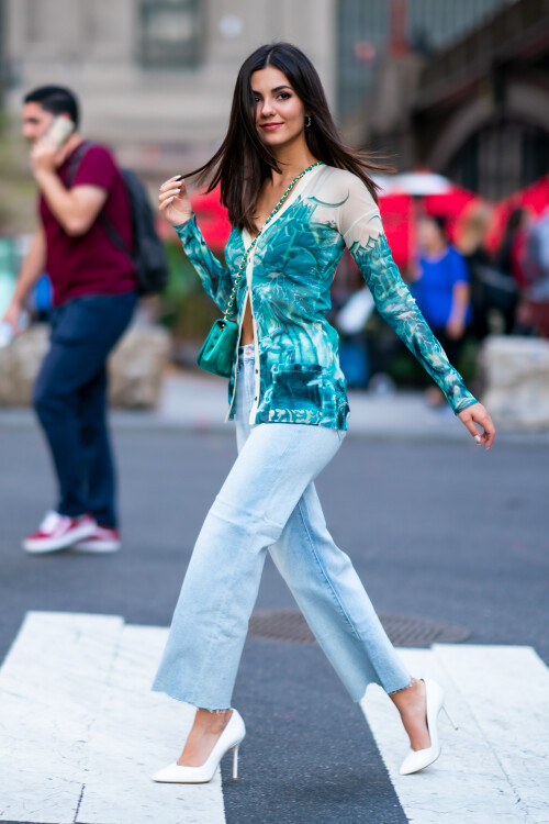 10 dx9LZHY93b4af1095d429cd