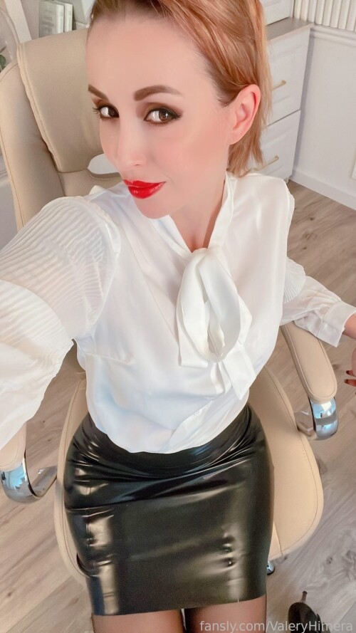 10---teacher-in-latex-skirt-Selfie056ed47ac078853e9c825fa68c3bf3e4.jpeg