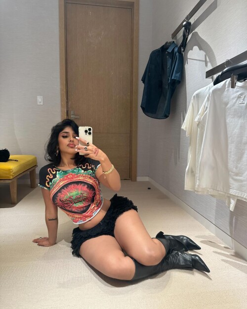 1000001279475f26f57dba7273