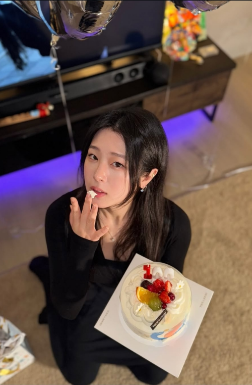 10000024061d2c93bf57e574bf