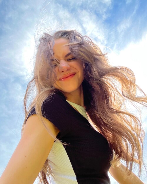 10000048695eb74d05925bbe48