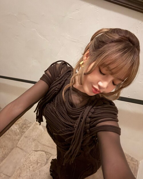 1000005449945242f6779bb6ad