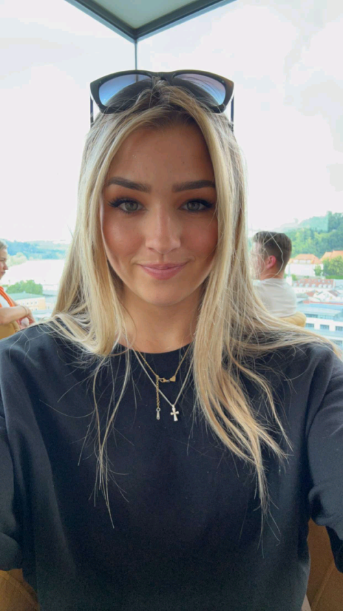 100000558419eedfeeac22a6db