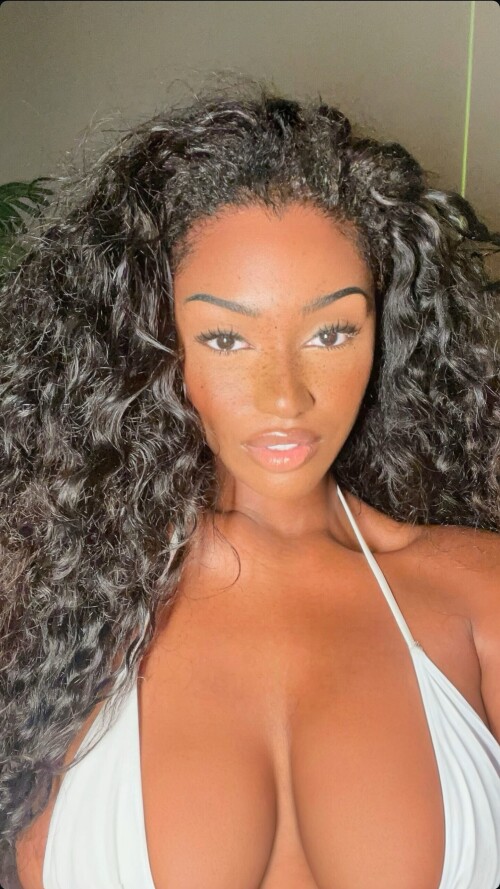 1000006646e453acbcaca7a1f4