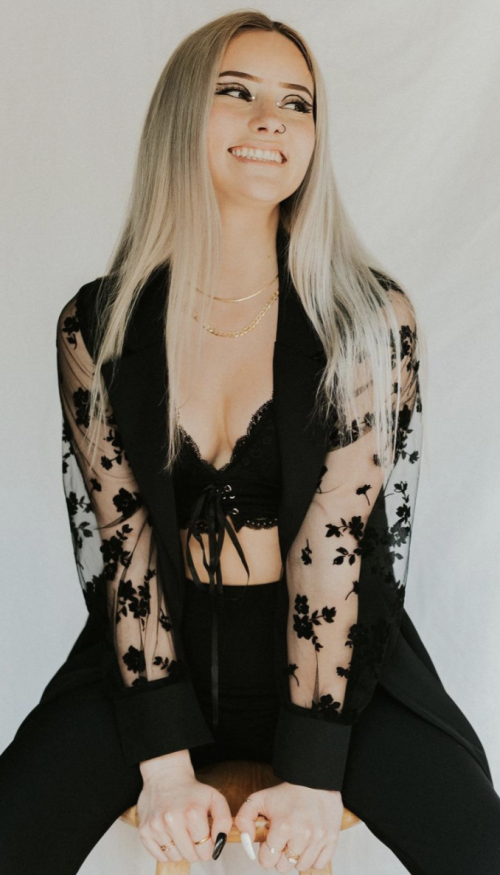 1000006760cda7c945af6a70b4