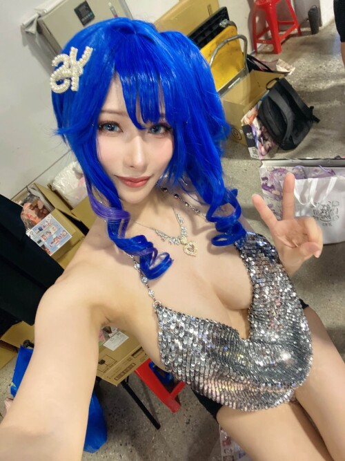 10000072327df7cbb19a7a355e