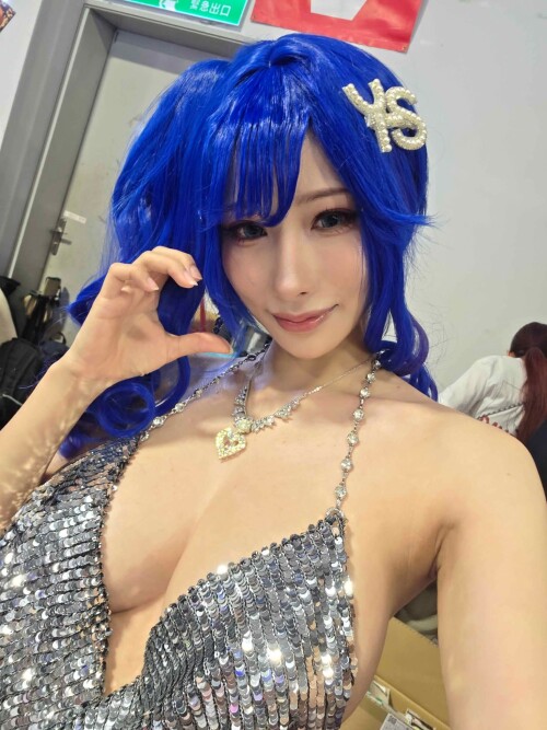 10000072415c1d5d6184e0d2de