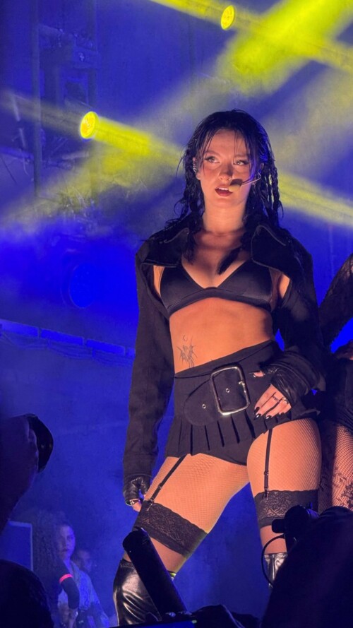 1000007761daebbcee41131574