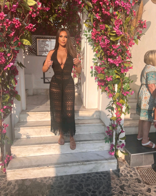 100000795082542cf783b8fac4