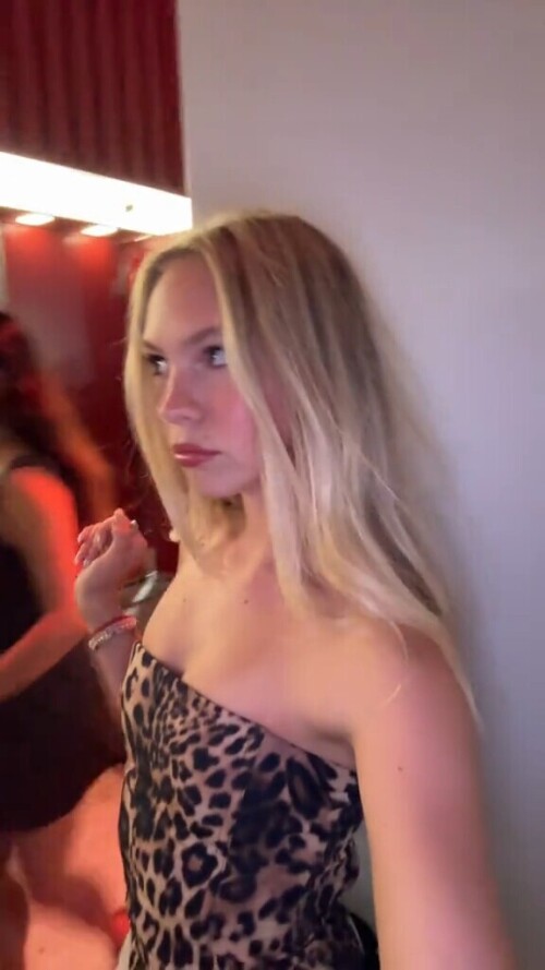 10000082100d2546e4c1a54e77