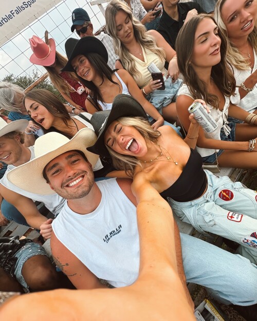 10000083677e2b7a44e42ae75e