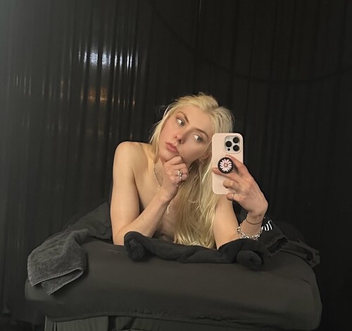 1000008422b7516b1a40fe674b