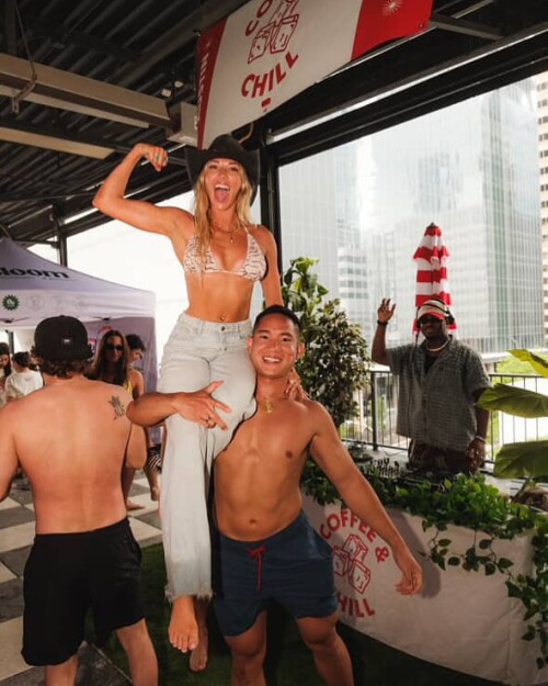 10000084538e2b75df8ec9a08b