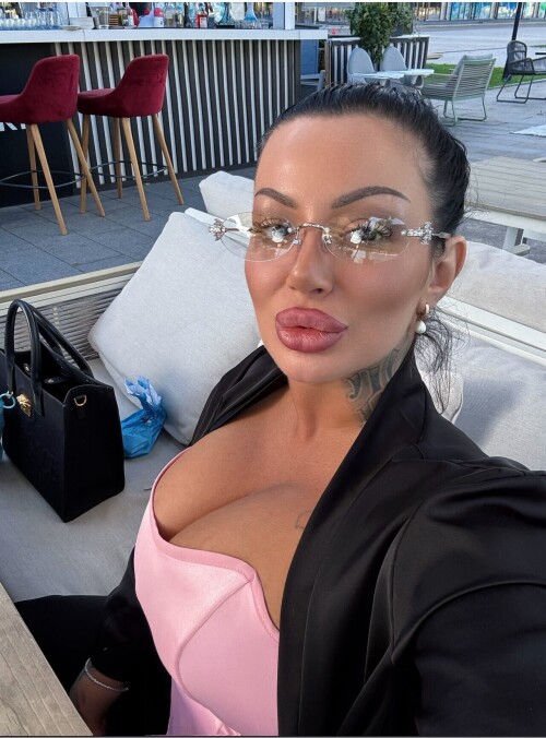 10000085723989db874f6adc99