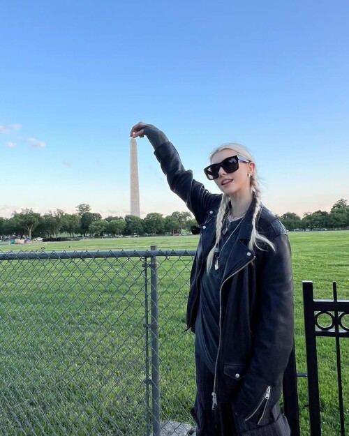 1000009742d237d78d20b535f9